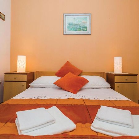 Amazing Apartment In Kastel Stafilic With Jacuzzi Kastela Luaran gambar