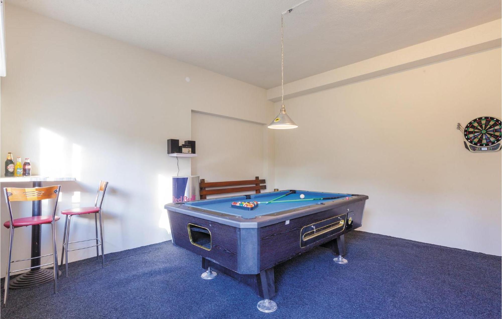 Amazing Apartment In Kastel Stafilic With Jacuzzi Kastela Luaran gambar