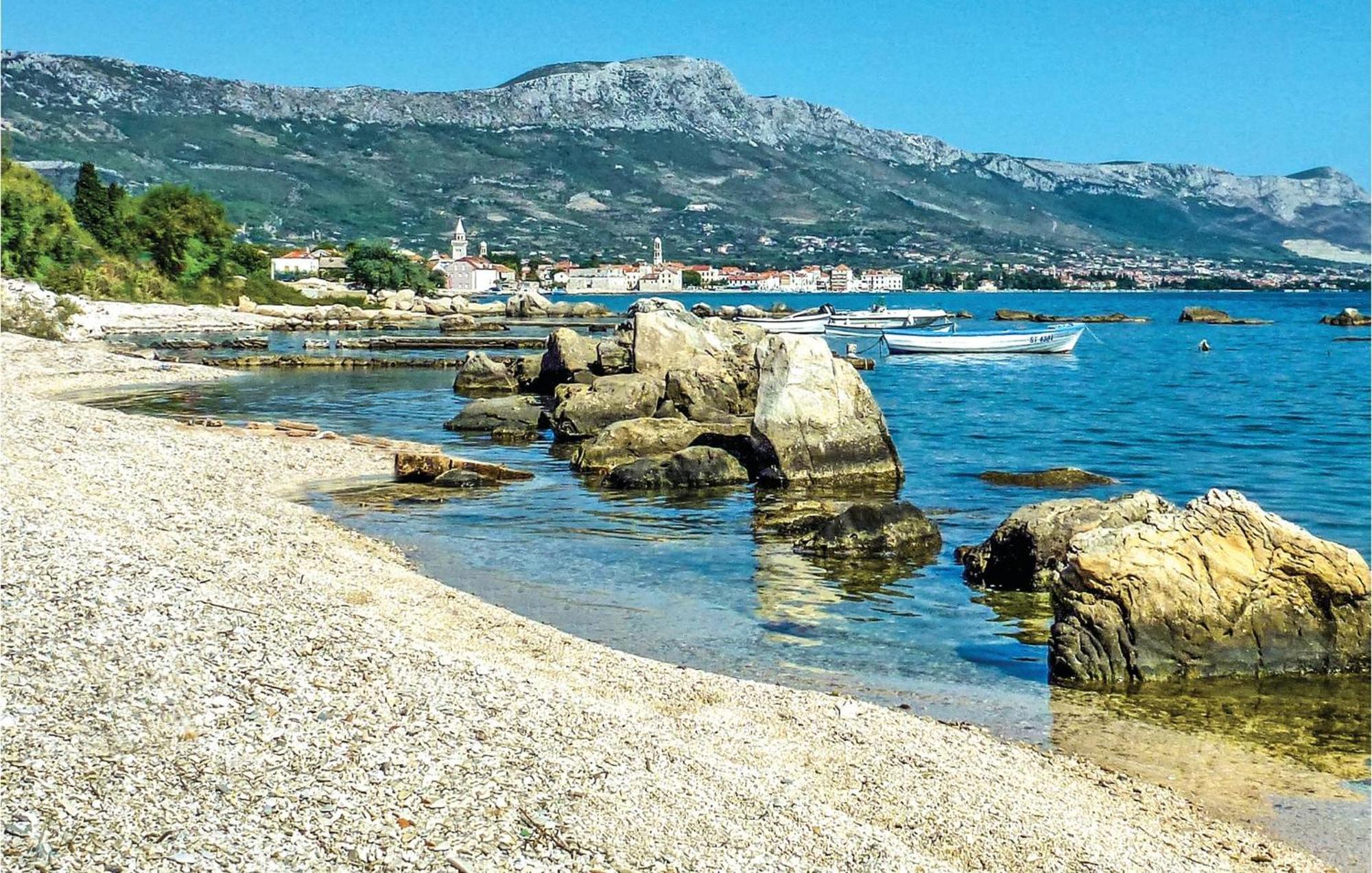 Amazing Apartment In Kastel Stafilic With Jacuzzi Kastela Luaran gambar